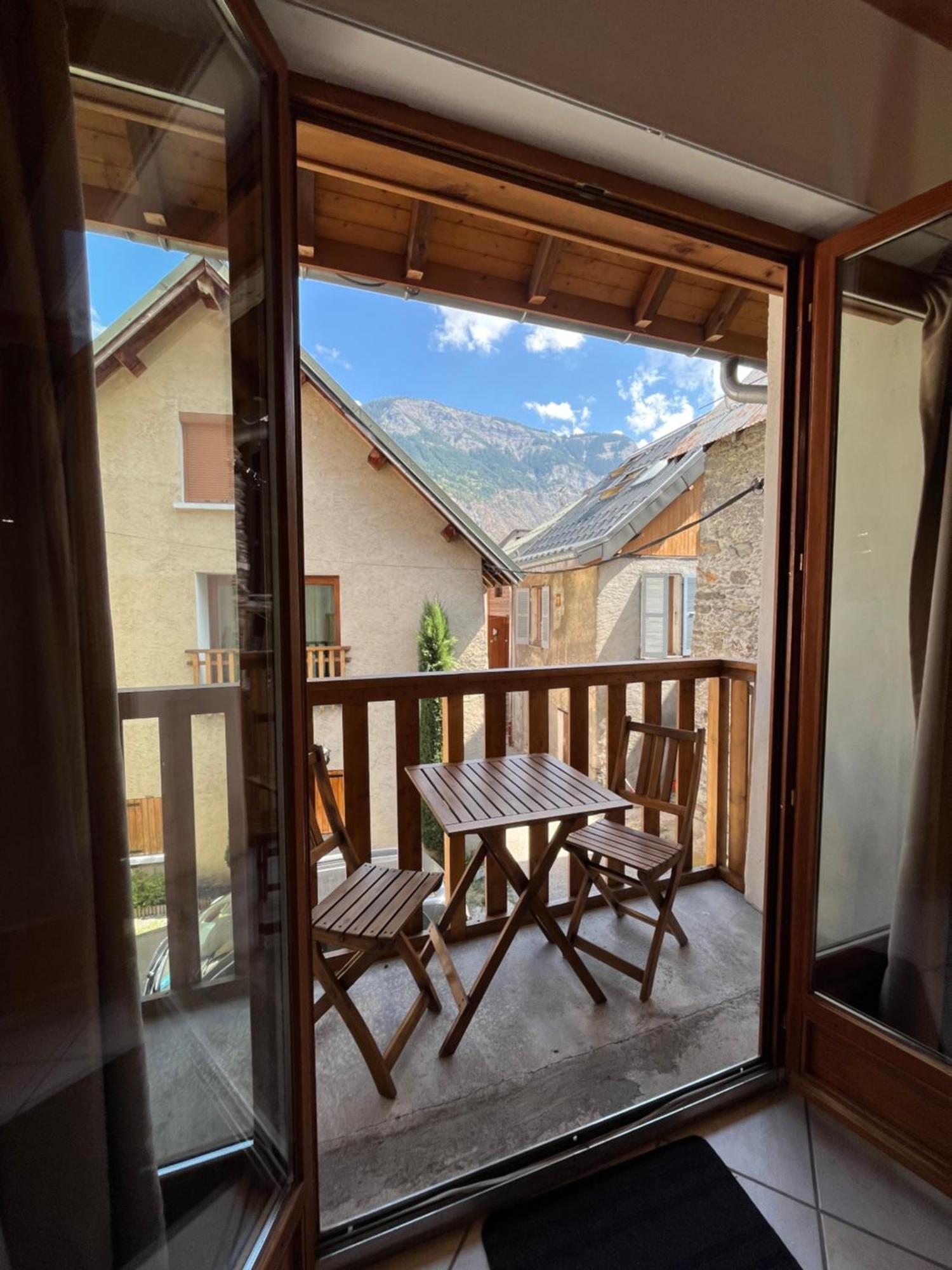 The Stable House Bourg D'Oisans -Bike/Hike/Ski Le Bourg-dʼOisans Dış mekan fotoğraf